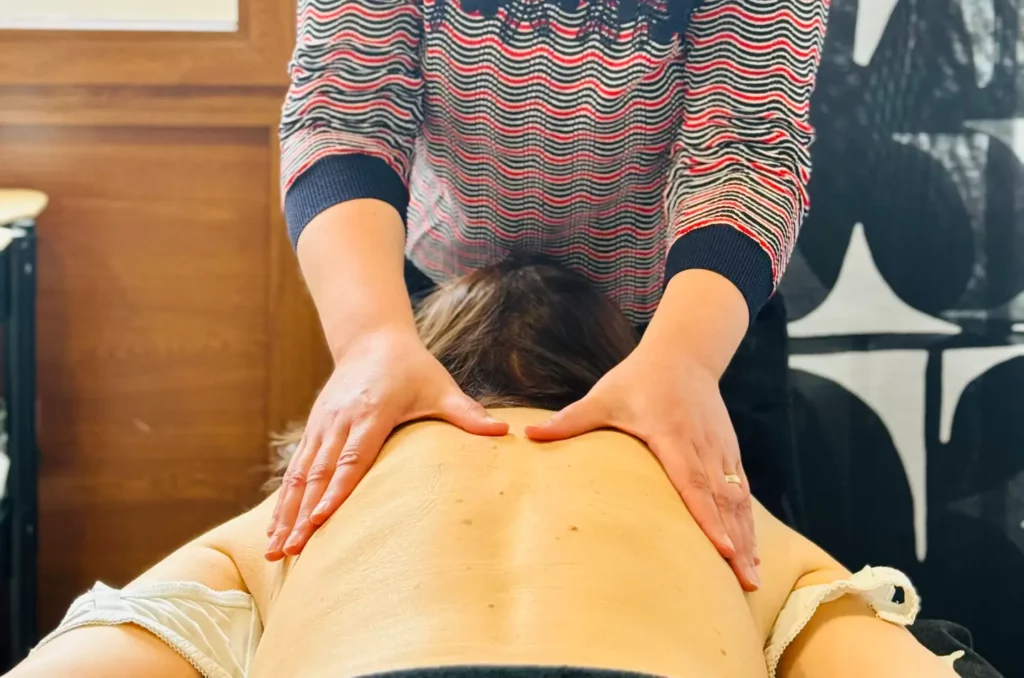 réflexologie vertébrale, douleur du dos, réflexologue à Evry, essonne, 91